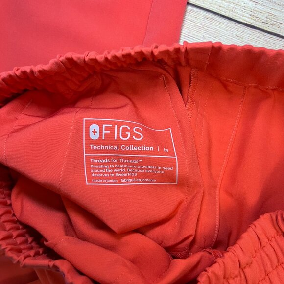 FIGS Red Jogger Scrub Pants Women's Medium Cargo Zip Pocket Tapered Ribbed Cuff - Picture 3 of 9
